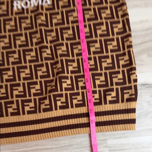 Fendi Authentic Brown and Yellow Logo Crewneck Sweater Women’s size 36 - Picture 10 of 15